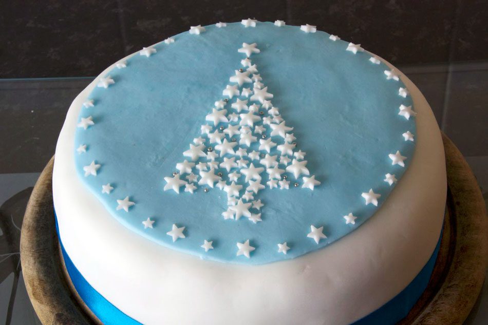 Christmas Cake Decorating - A Simple Life of Luxury