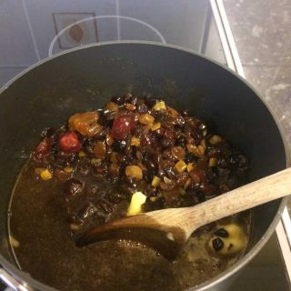 Simmering glossy fruit