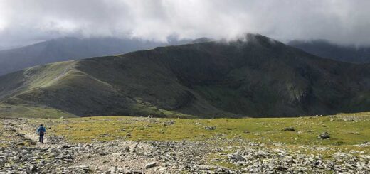 Across the roacky plateau